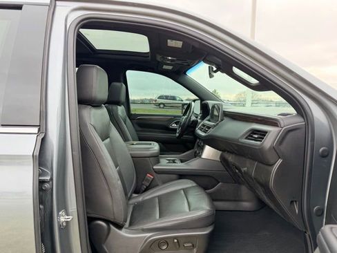 Used 2022 Chevrolet Suburban LT image 11