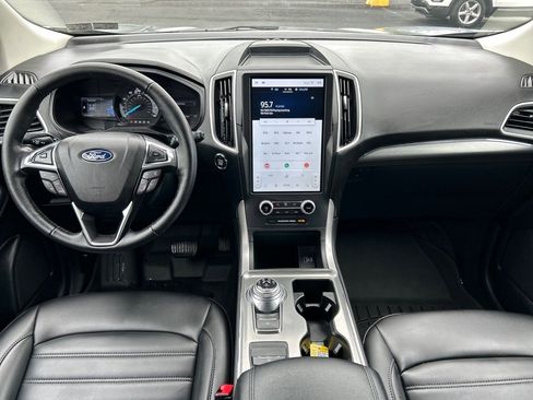 Used 2022 Ford Edge SEL image 3