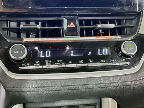 Used 2025 Toyota Corolla Cross XLE FWD image 24