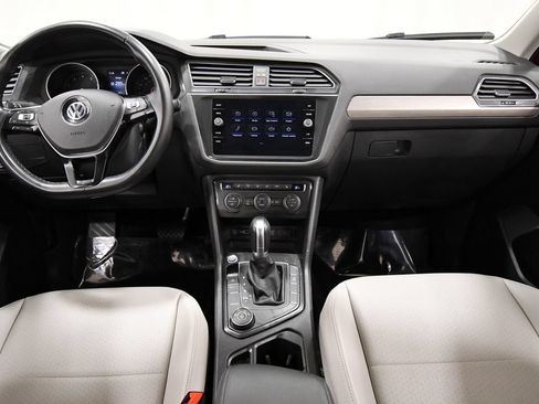 Used 2019 Volkswagen Tiguan SE AWD/4WD image 3