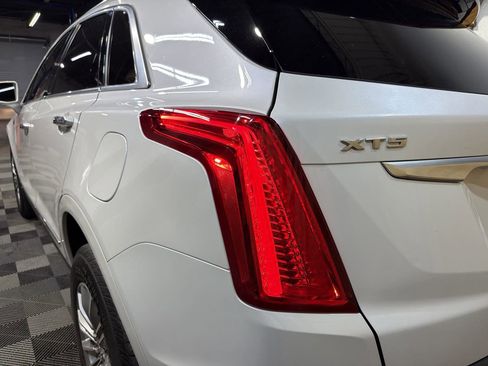 Used 2017 Cadillac XT5 Luxury w/ Driver Awareness Package FWD image 9