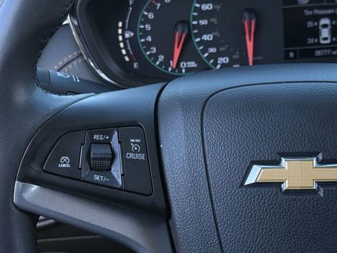 Used 2021 Chevrolet Trax LT w/ LT Convenience Package image 15