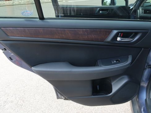 Used 2017 Subaru Outback 2.5i Limited AWD/4WD image 18