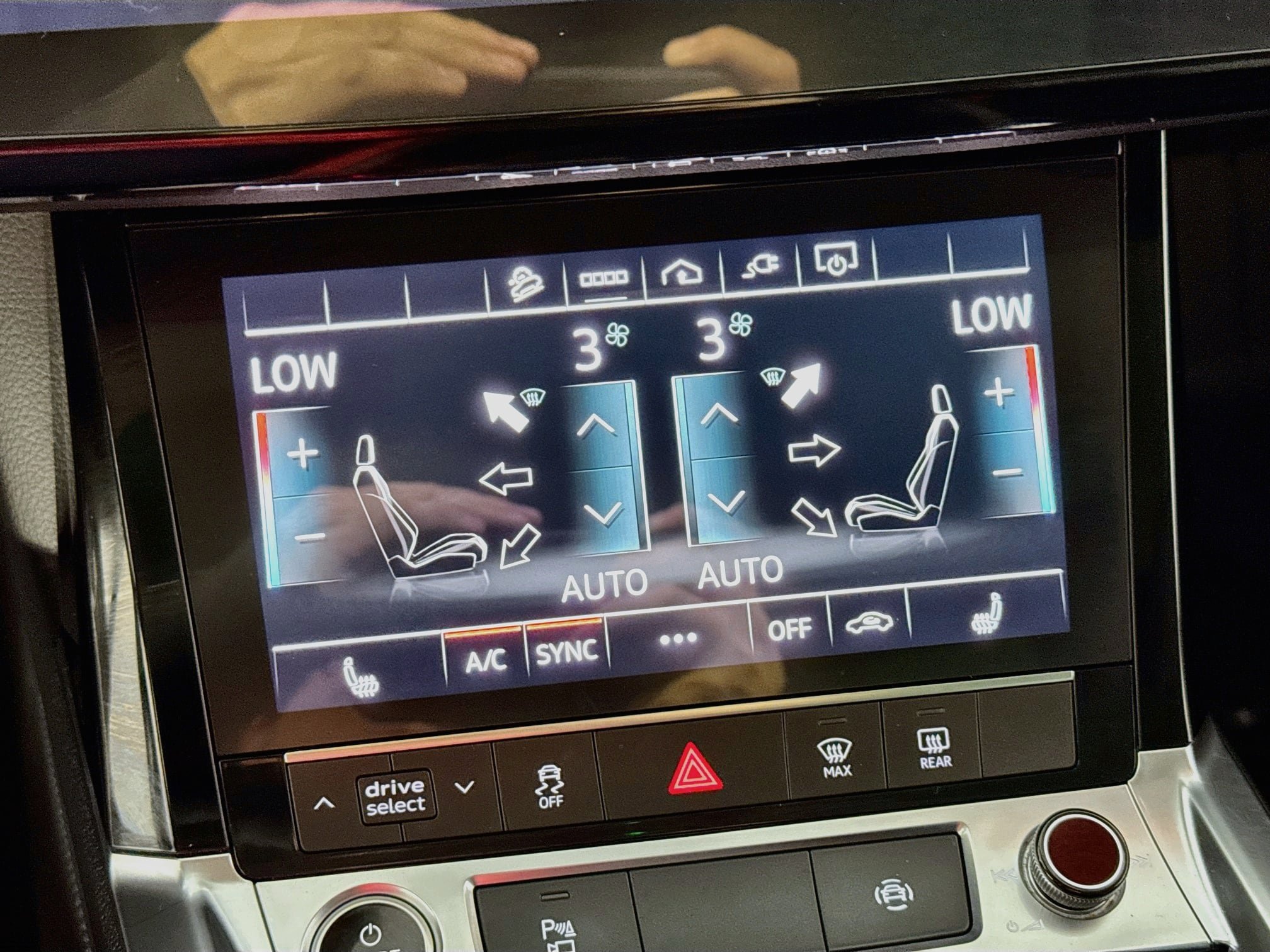 Used 2021 Audi e-tron Premium w/ Convenience Plus Package AWD/4WD image 18