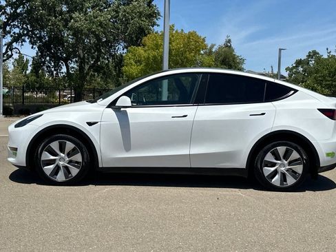 Used 2023 Tesla Model Y Long Range AWD/4WD image 7