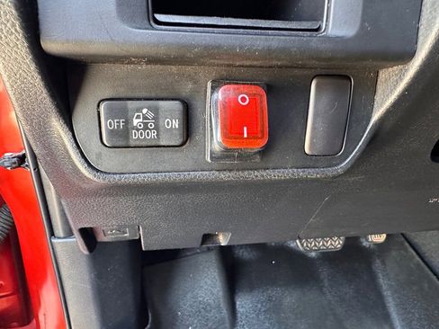 Used 2017 Toyota Tacoma SR5 image 16