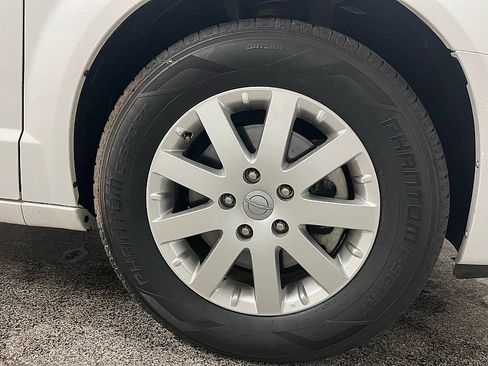 Used 2016 Chrysler Town & Country Touring image 25