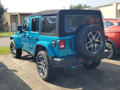 Used 2024 Jeep Wrangler Unlimited w/ Convenience Group AWD/4WD image 3