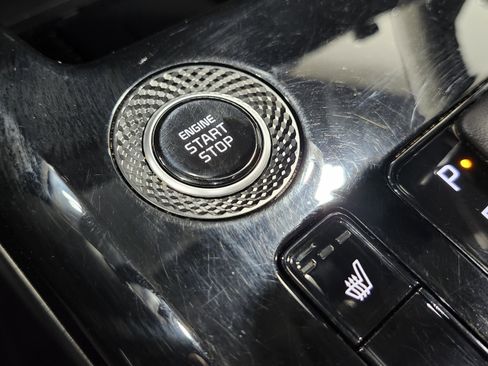 Used 2023 Kia Niro EX Touring image 10