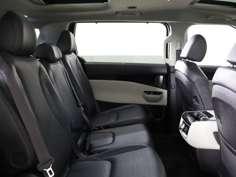 Used 2024 Kia Carnival SX Prestige FWD image 39