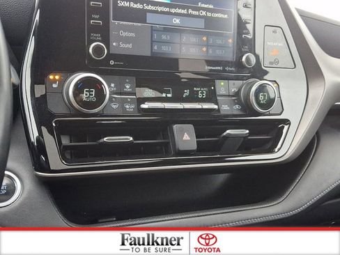 Certified 2021 Toyota Highlander XLE AWD/4WD image 16