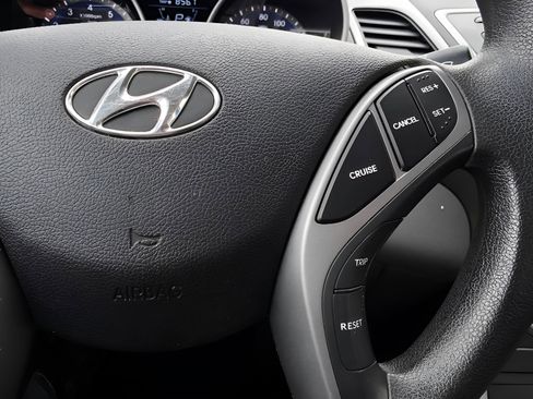 Used 2016 Hyundai Elantra SE FWD image 22