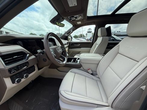 New 2026 GMC Yukon XL Denali w/ Denali Reserve Package AWD/4WD image 4