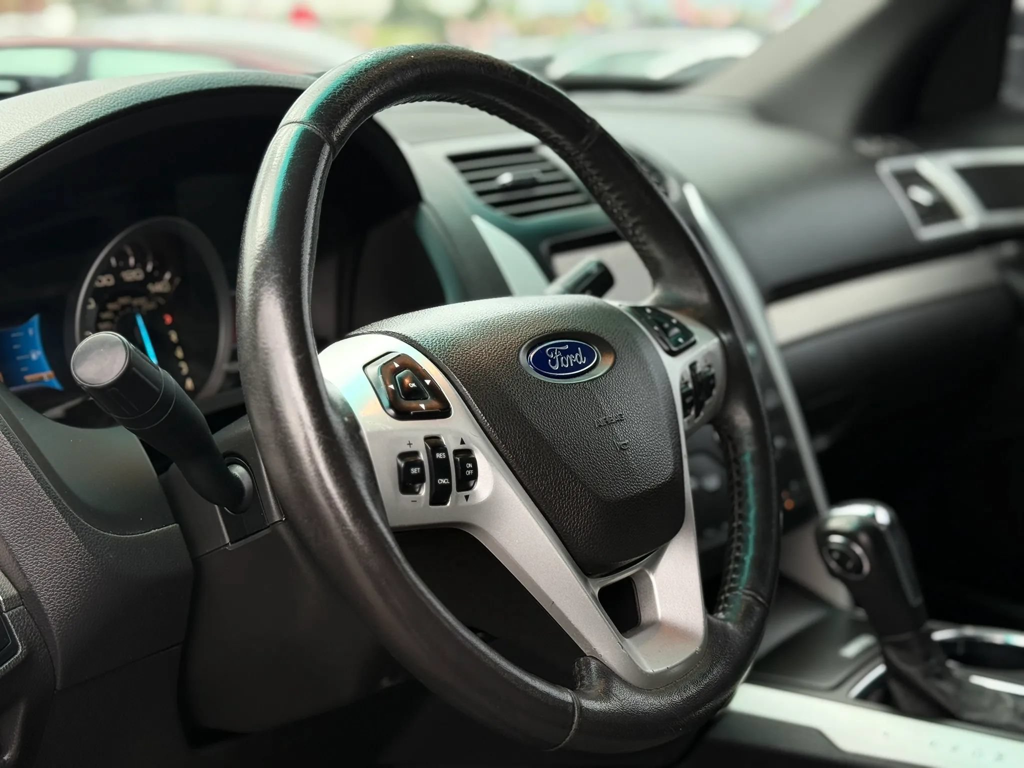 Used 2015 Ford Explorer XLT w/ Equipment Group 202B FWD image 29