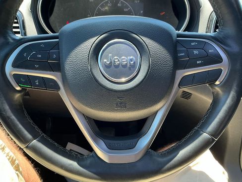 Used 2019 Jeep Grand Cherokee Overland AWD/4WD image 12