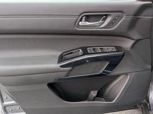 New 2026 Nissan Pathfinder Platinum AWD/4WD image 9