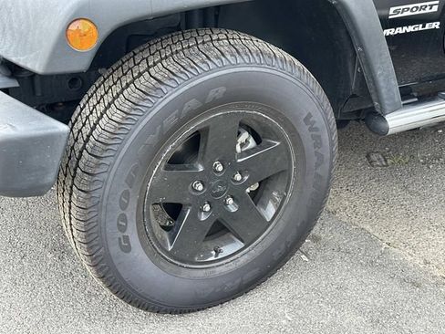 Used 2011 Jeep Wrangler Sport AWD/4WD image 3