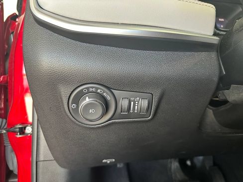 Used 2025 Jeep Compass Limited AWD/4WD image 18