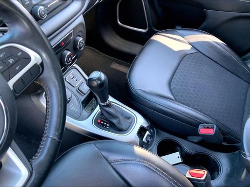 Used 2018 Jeep Compass Latitude AWD/4WD image 17