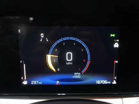 Certified 2025 Chevrolet Trax LT w/ LT Convenience Package image 21