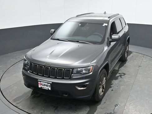 Used 2016 Jeep Grand Cherokee Laredo 75th Anniversary image 25