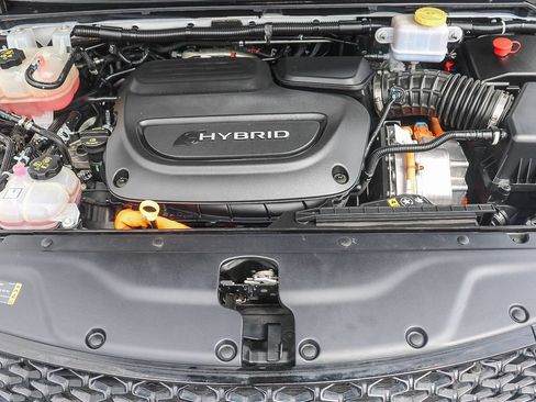 Used 2023 Chrysler Pacifica Touring-L FWD image 31