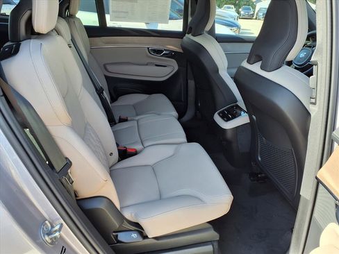 New 2026 Volvo XC90 B6 Plus w/ Protection Package Premier image 10