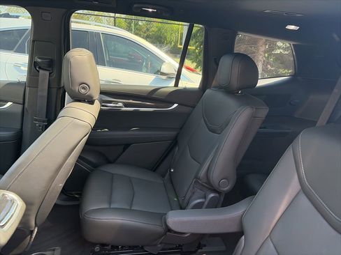 Used 2024 Cadillac XT6 Sport w/ Technology Package AWD/4WD image 13