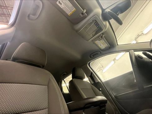 Used 2024 GMC Terrain SLE FWD image 28