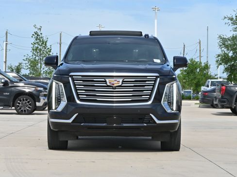 Used 2025 Cadillac Escalade ESV Premium Luxury Platinum AWD/4WD image 3