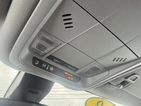 Used 2023 Chevrolet Equinox LT image 42