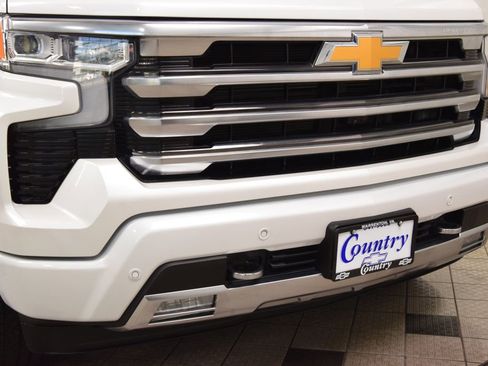 Used 2024 Chevrolet Silverado 1500 High Country w/ High Country Premium Package AWD/4WD image 13