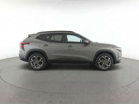 Used 2026 Chevrolet Trax LT FWD image 8