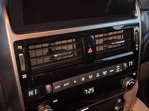 Used 2023 Lexus GX 460 Premium w/ Premium Package image 19