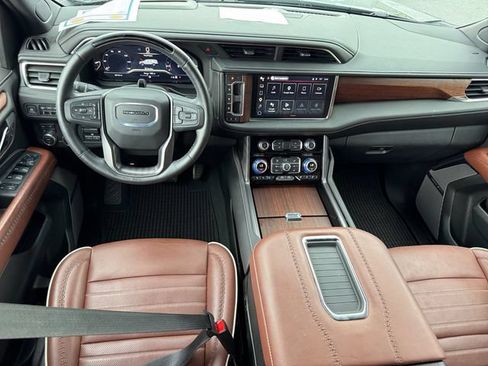Used 2024 GMC Yukon Denali Ultimate AWD/4WD image 15