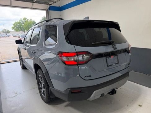 Certified 2024 Honda Pilot TrailSport image 2