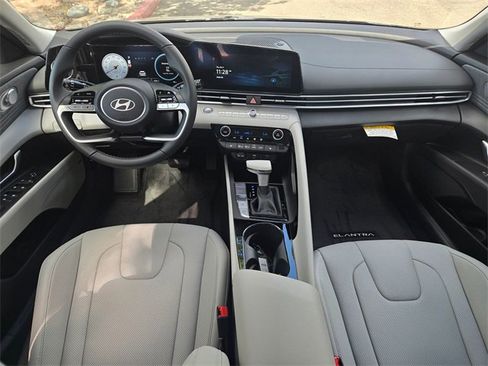 New 2025 Hyundai Elantra Limited image 8