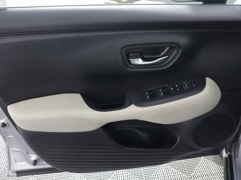 Used 2023 Honda HR-V LX image 23