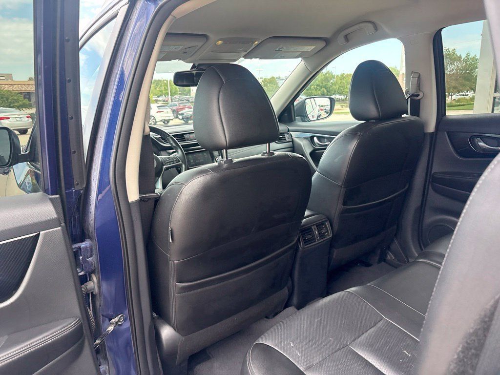 Used 2018 Nissan Rogue SL FWD image 35