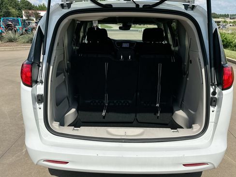 Used 2024 Chrysler Voyager LX FWD image 23