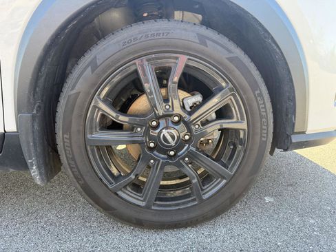 Used 2023 Nissan Kicks SR FWD image 14