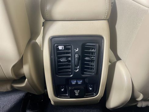 Used 2020 Jeep Grand Cherokee Limited w/ Luxury Group II image 24