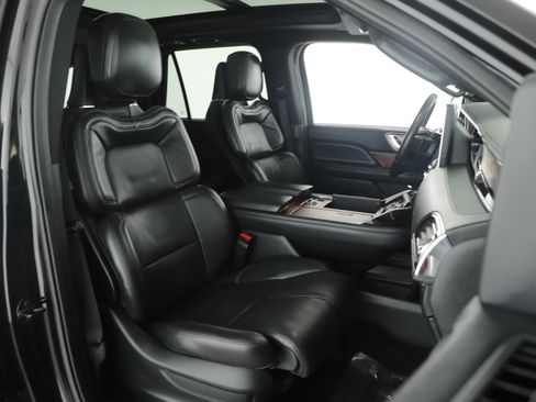 Used 2023 Lincoln Navigator Reserve image 12