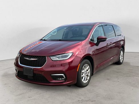 Used 2023 Chrysler Pacifica Touring-L FWD image 7
