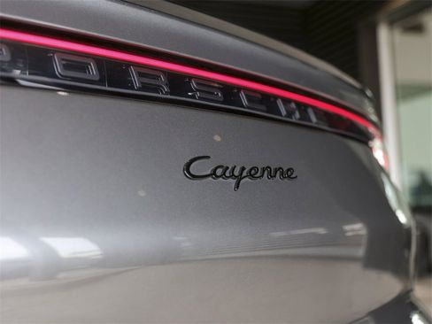 Certified 2023 Porsche Cayenne Coupe image 13