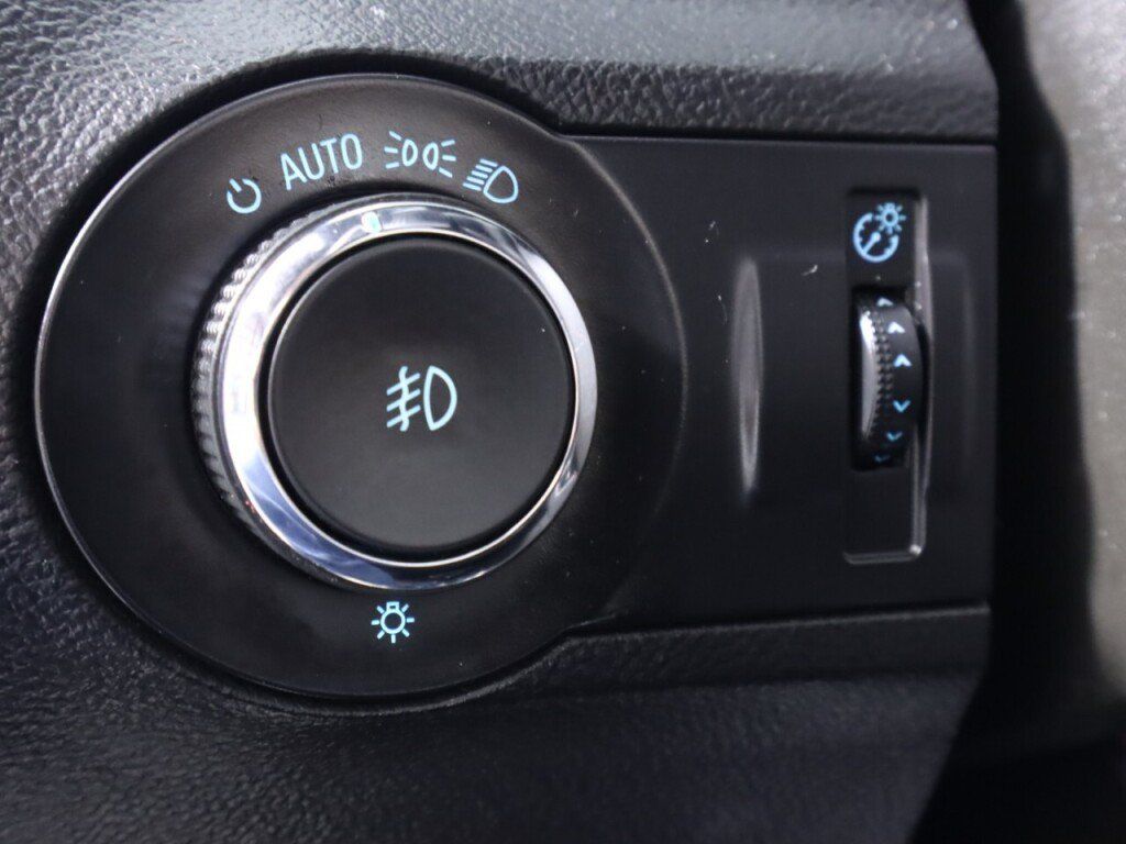 Used 2015 Chevrolet Camaro LT RWD image 10
