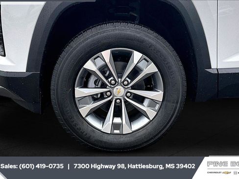 New 2026 Chevrolet Equinox LT w/ Safety and Technology Package FWD image 7