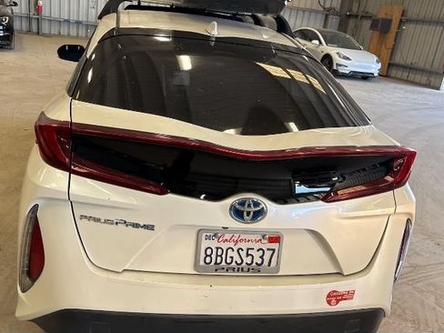 Used 2017 Toyota Prius Prime Premium FWD image 5