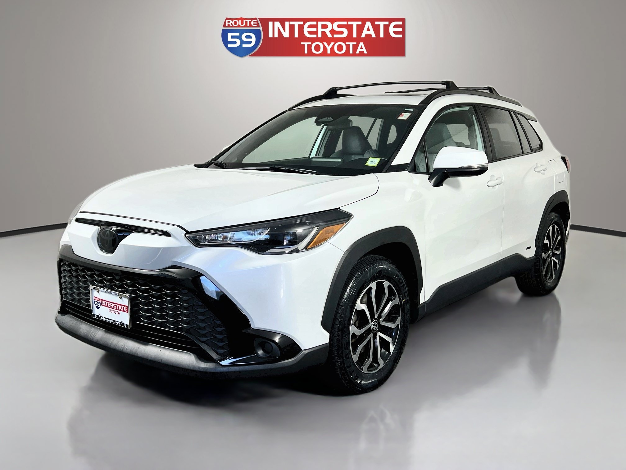 Used 2023 Toyota Corolla Cross AWD Hybrid w/ Moonroof Package image 3