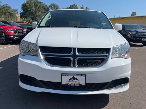Used 2016 Dodge Grand Caravan SXT w/ Rear Park Assist Package FWD image 2
